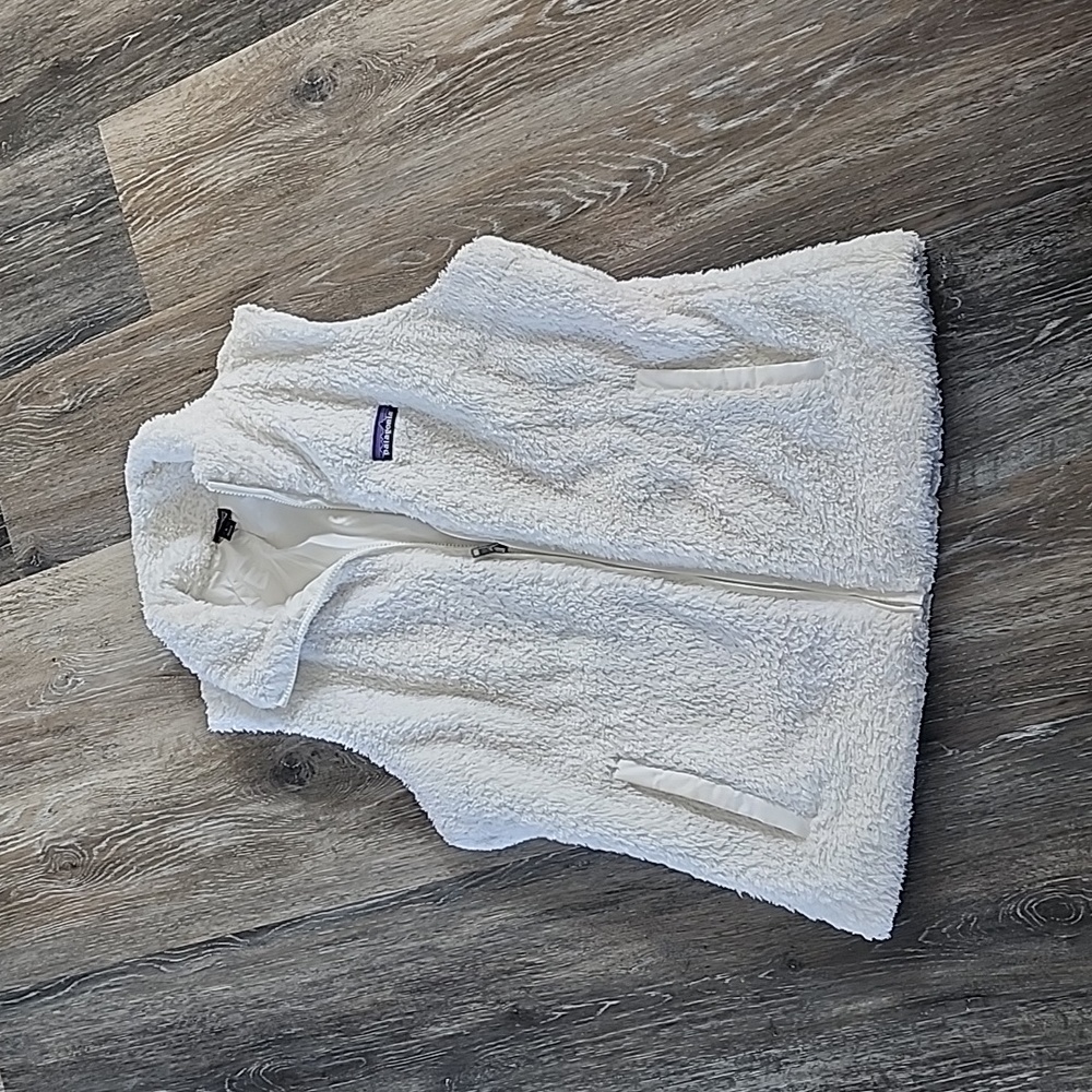 White Patagonia vest size large
